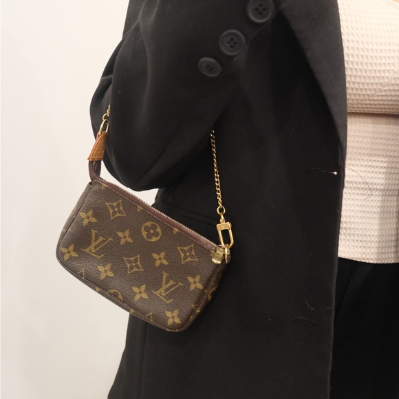 Louis Vuitton Mini Pochette - Picture 12 of 12